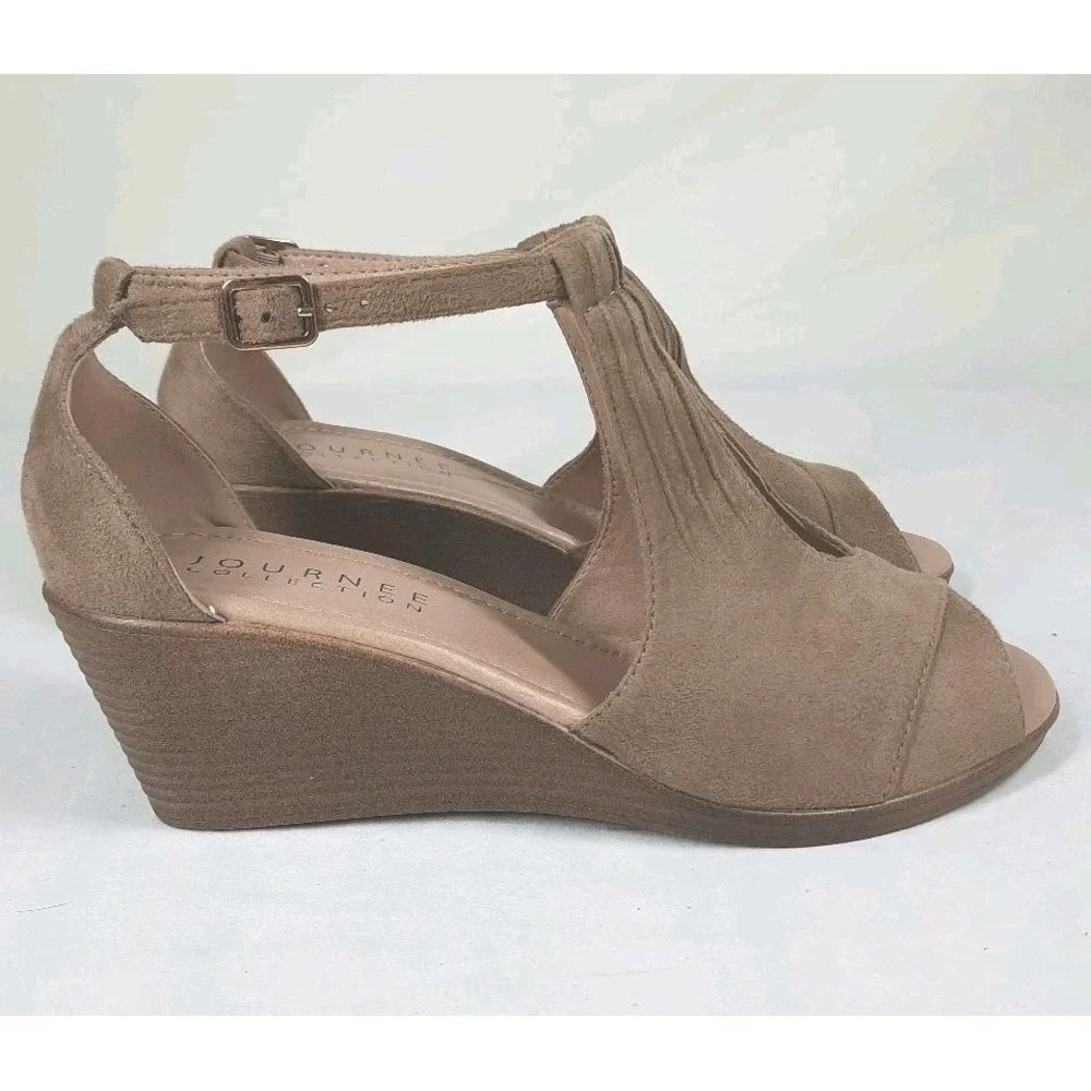NEW Journee Collection Kedzie Women's Wedges Taupe‎ Size 9